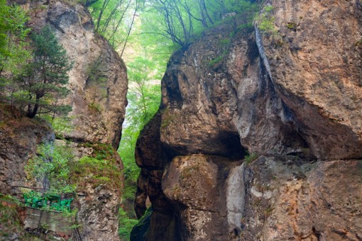 СКАЛЫ, ИСПОЛНЯЮЩИЕ ЖЕЛАНИЯ