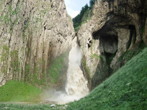 Джилы-Су, Водопад Каракая-су