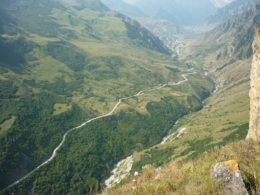 ЛЕСТНИЦА НАД ВОСЬМИСОТМЕТРОВОЙ ПРОПАСТЬЮ