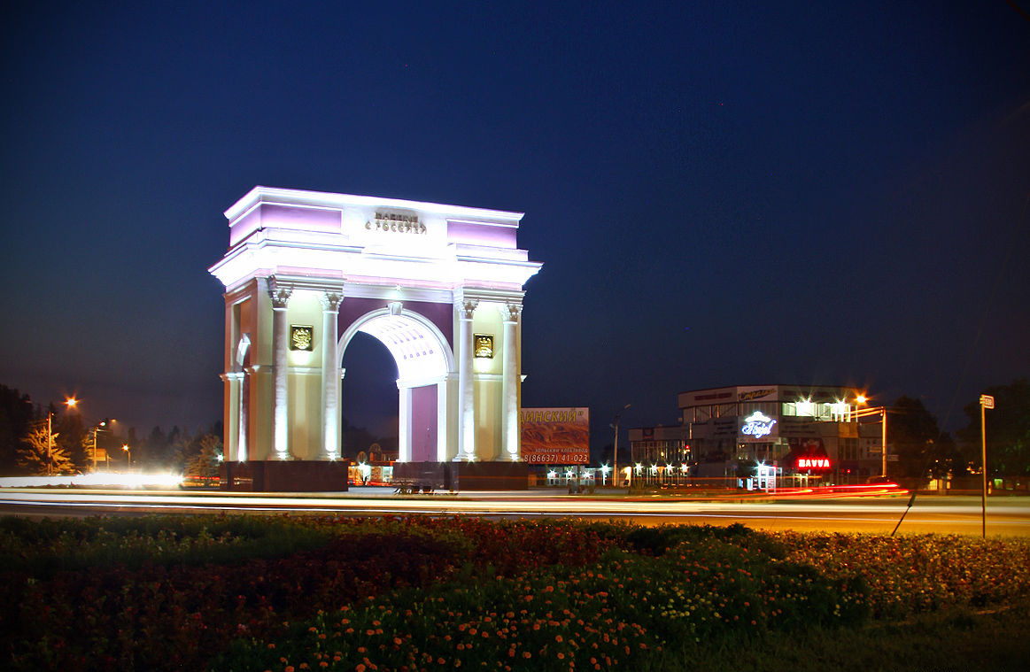 Триумфальная арка нальчик. Площадь согласия нальчик. Атажукинский сад нальчик. Кабардино санкт петербург. Нальчик исторический центр.